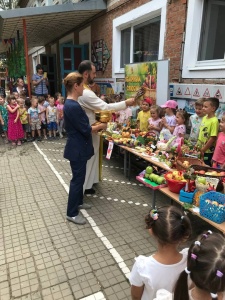 Детский сад «Светлячок» посетили настоятель храма Святого Андрея Первозванного Ярослав и Регент Ксения