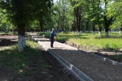 В поселке Первомайском завершается благоустройство нового сквера