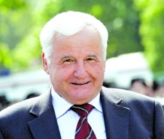 Батькой народ называет не каждого…