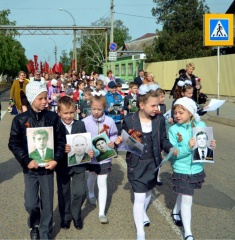 Юные патриоты Тбилисского района приняли участие в праздничных молодежных акциях