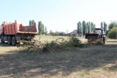 На стадионе в хуторе Северин провели субботник