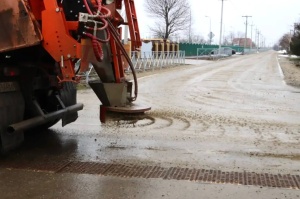 В Тбилисском районе дорожные службы ведут активную работу по предотвращению гололеда