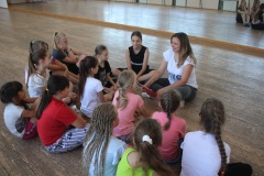 Сотрудники МБУК "Тбилисский РДК" провели профилактическую беседу на тему "Курить здоровью вредить"