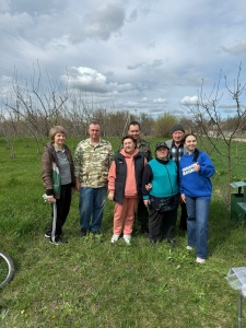 Чистота и порядок в Саду Памяти: молодые депутаты на связи с жителями! 