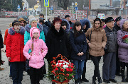Тбилисцы в День защитника Отечества возложили цветы к мемориалу