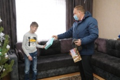 В Тбилисском районе 12-летнему Артему вручили подарок