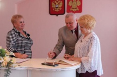 Глава Тбилисского района поздравил семью Миталенко с сапфировой свадьбой