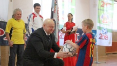 Тбилисский район передал Флаг Всекубанской акции в поддержку проведения ЧМ по футболу 2018 года Усть-Лабинскому району 