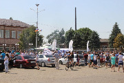 В субботу на главной площади Тбилисской было шумно и многолюдно. Здесь проходил фестиваль автозвука.  