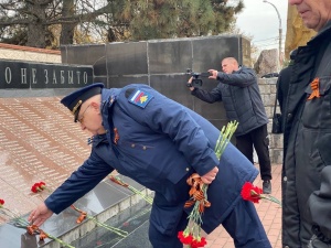 В Тбилисском районе на мемориале почтили память героев Отечества