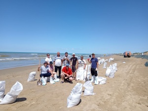 Команда района вновь отправилась на уборку мазута на побережье Анапы
