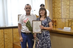 В преддверии Дня рыбака жительнице Тбилисского района вручили краевую Почётную грамоту