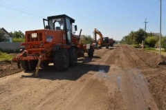 В хуторе Шевченко строят дорогу и тротуар
