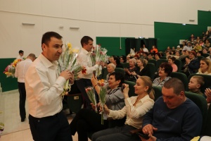 Зал, полный цветов и улыбок!