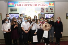 В преддверии Дня Конституции РФ юным тбилиссцам вручили первые паспорта