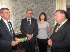 Житель Нововладимировского поселения отметил 80-летний юбилей