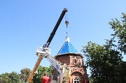 В станице Тбилисской на часовне, расположенной в парке имени сотни Андрея Гречишкина, установили новый купол с крестом