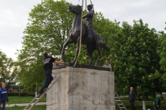 В Тбилисском районе установили памятник сотнику Андрею Гречишкину
