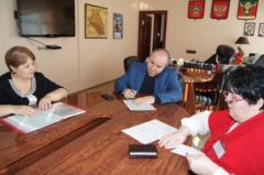 Виктор Красноруцкий стал обладателем первого в Тбилисском районе полиса добровольного страхования жилья