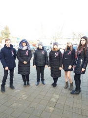 Тбилисские волонтеры вручили жителям ленточки-триколоры