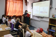 Энергетики Усть-Лабинских электросетей напомнили школьникам о правилах электробезопасности перед каникулами