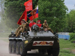 В Тбилисском районе ветерана приехали поздравлять на бронетранспортере