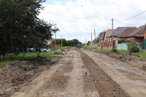 В Тбилисской строят дорогу и тротуары