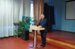 Глава Тбилисского района продолжает встречаться с родителями школьников