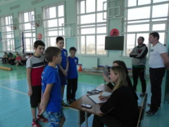 В пятой школе прошли соревнования «Вперед, мальчишки!»