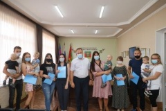 В Тбилисском районе детям-сиротам вручили ключи от квартир