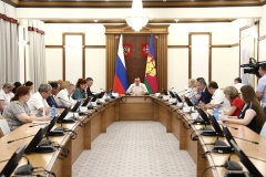 Вениамин Кондратьев: В 2022 году на организацию бесплатного питания школьников в крае направили 3,9 млрд рублей