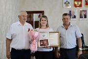 Вручили Памятный знак Законодательного Собрания Краснодарского края председателю ТОС