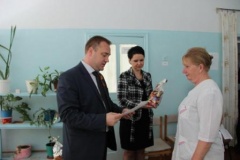 Евгений Ильин продолжает поздравлять ветеранов труда Тбилисского района