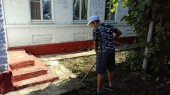 Геймановские волонтеры помогли ветерану труда