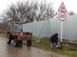 В хуторе Северин обновляют дорожные знаки