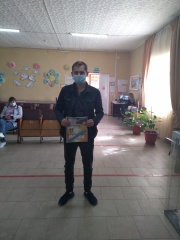 Голосуют молодые избиратели