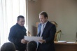 Евгений Ильин вручил жителю Тбилисского района сертификат для приобретения жилого помещения