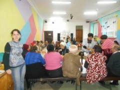 Молодые депутаты района поздравили женщин с Днем матери