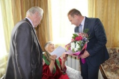 Евгений Ильин поздравил ветерана с юбилеем