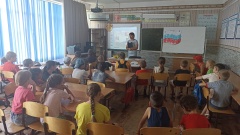 для воспитанников летнего лагеря дневного пребывания МБОУ «СОШ № 6», был проведен патриотический вечер-репортаж «Завещаем помнить: герои 41 года!»
