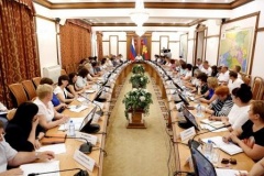 Вениамин Кондратьев поручил разработать краевую программу по поддержке пожилых людей