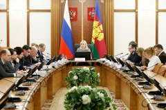 По программе «Земский доктор» в небольшие населенные пункты Кубани привлечено более 3 тысяч медработников 