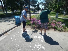 В Тбилисской продолжают бороться с сорной растительностью