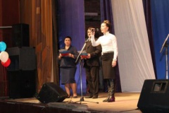 От имени Совета  молодых депутатов района с Днем Конституции земляков поздравила Алла Ольховская