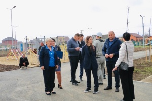 Исполняющий обязанности главы Тбилисского района Татьяна Кириченко с коллегами посетила строящийся объект — школу на 1100 мест