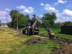 В Тбилисской на улице Красной строят тротуар