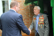 Глава Тбилисского района Евгений Ильин 5 мая 2016 года поздравил ветеранов с наступающим праздником Днем Победы 