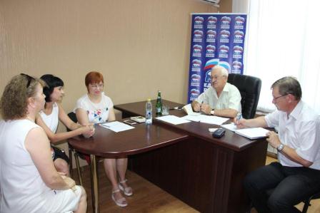 Депутат Госдумы провел рабочий день в Тбилисском районе