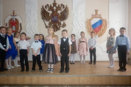 Дети поздравили сотрудников полиции с Днем защитника Отечества