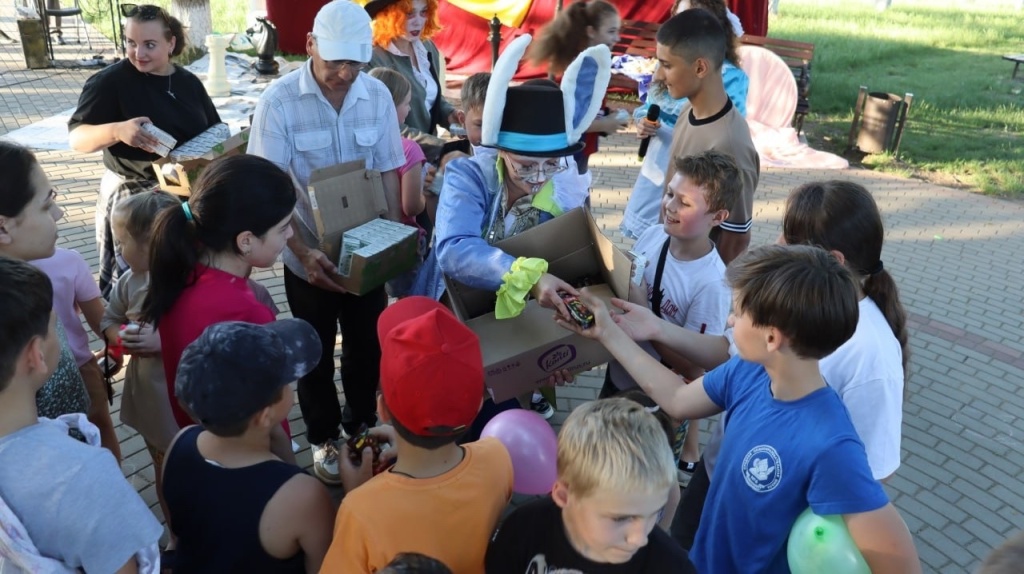 Дружат дети всей земли